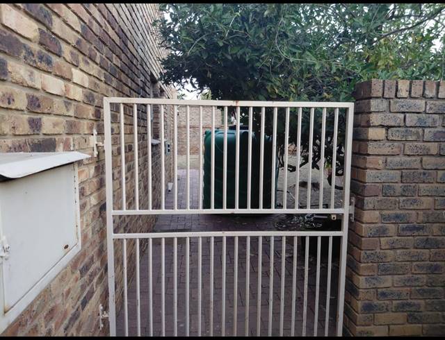 4 BEDROOM HOUSE FOR SALE IN BRITS CENTRAL